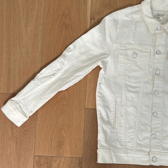 CURRENT/ELLIOT Oversized White Trucker Denim Jacket, White Tattered - 1, Small - Picture 4 of 16
